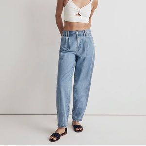 Madewell Baggy Tapered Jeans in Idarose Wash: Pleated Edition